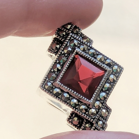 Vintage Judith Jack sterling silver 925 marcasite red garnet clip earrings - Picture 5 of 8